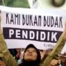 Guru Honorer Tetap Mengajar di Sekolah Negeri