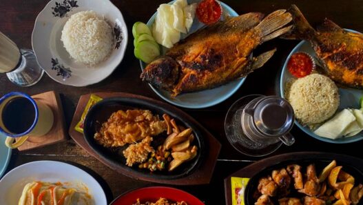 Ikan Panggang dan Roti John Bikin Nagih