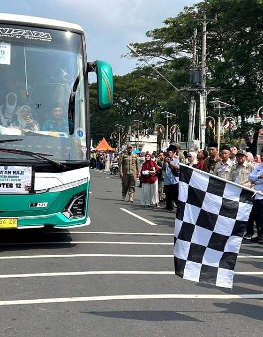 Isak Haru Keluarga, Warnai Keberangkatan Haji