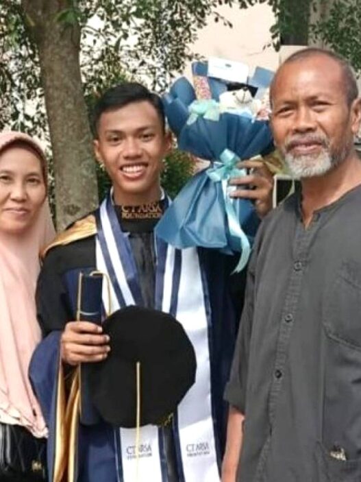 Keterbatasan Ekonomi tak Halangi Prestasi