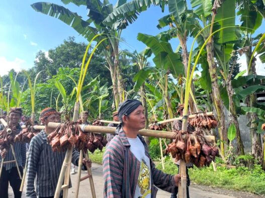 Kupat Landan Jadi Simbol Gotong Royong