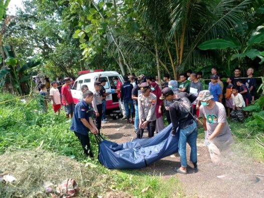 Lansia Meninggal di Tepi Jalan