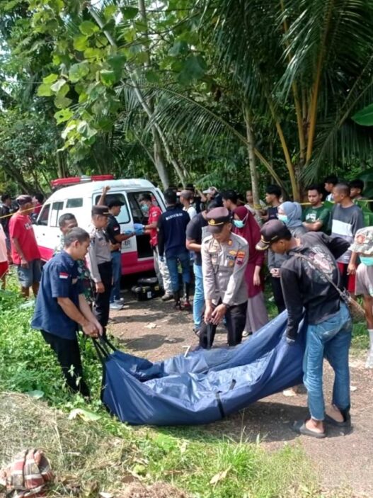 Lansia Meninggal di Tepi Jalan