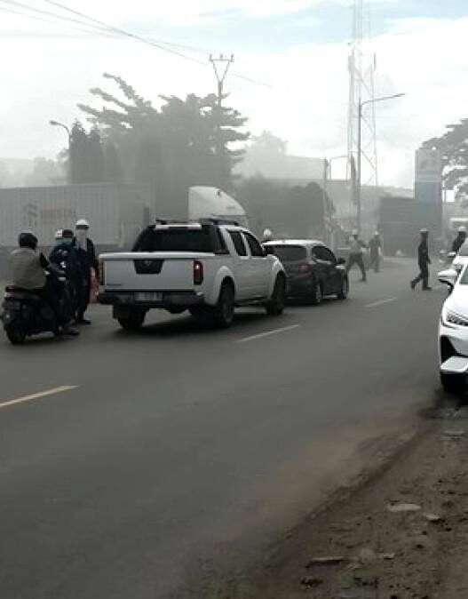 Ledakan Pabrik Kimia Picu Kabut Putih