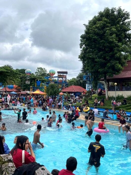 Libur May Day, Owabong Diserbu 15 Ribu Pengunjung