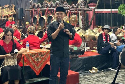 Pagelaran Wayang Kulit Bersama Ketua DPRD Jateng Sumanto di Desa Suruh, Kecamatan Tasikmadu, Kabupaten Karanganyar