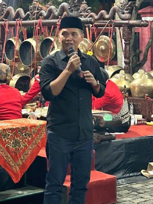 Pagelaran Wayang Kulit Bersama Ketua DPRD Jateng Sumanto di Desa Suruh, Kecamatan Tasikmadu, Kabupaten Karanganyar