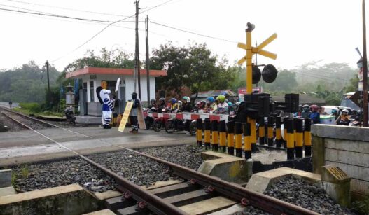 Perlintasan Sebidang oleh KAI Daop 5 Purwokerto