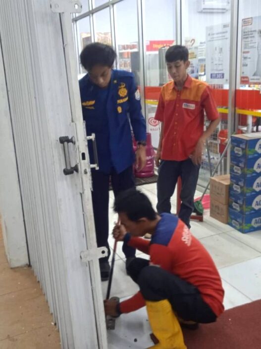 Pintu Rolling Toko Modern Macet