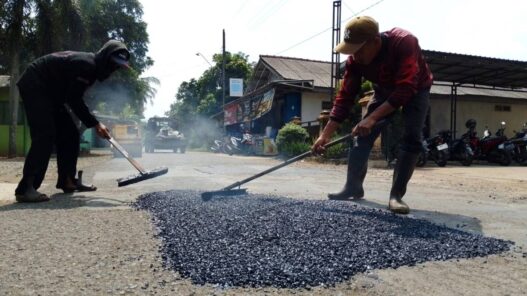 Pondasi Jalan Kuntili Nusawungu Rontok
