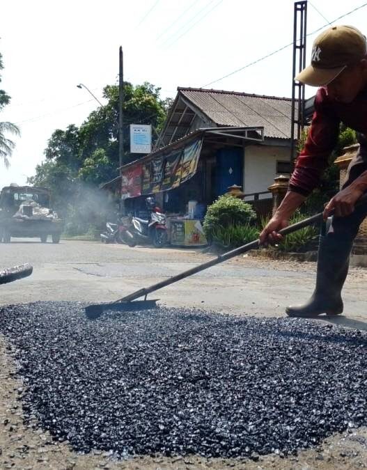 Pondasi Jalan Kuntili Nusawungu Rontok