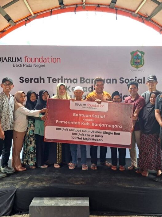 PT Djarum Bantu Korban Longsor Banjarnegara