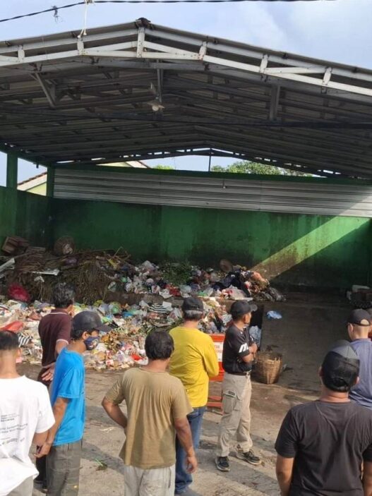 Sampah Numpuk di TPS
