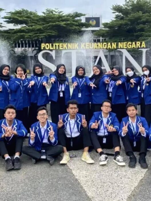 Sekolah kedinasan (2)