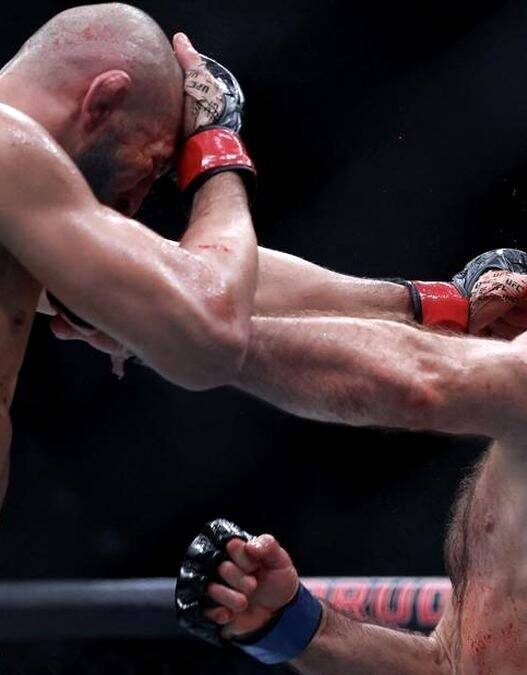 Strickland Runtuhkan Rekor Chimaev