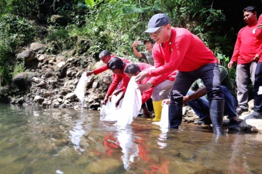 Tanam Pohon dan Tebar Benih Ikan di Karangpandan, Sumanto, Harus Ikhlas untuk Anak Cucu Kita