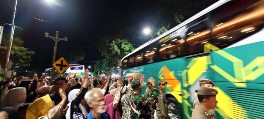 Tangis Haru Iringi Keberangkatan Jemaah Haji