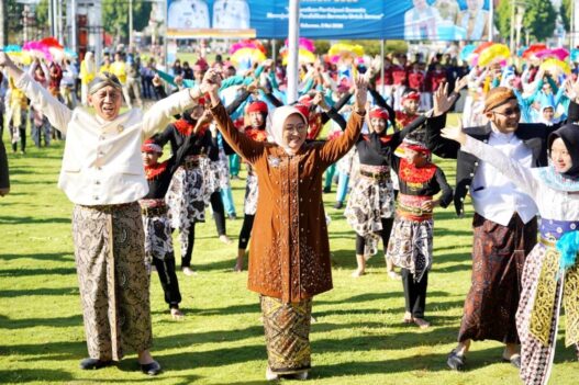 Tari Kolosal Semarakkan Peringatan Hardiknas