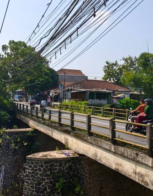 Tebing Kali Pelus Diperkuat