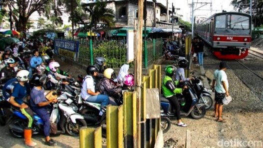 1.810 Perlintasan Kereta Api Tidak Dijaga