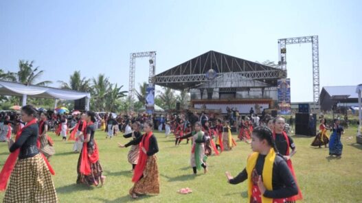 15 RT Tampilkan Gunungan Hasil Bumi