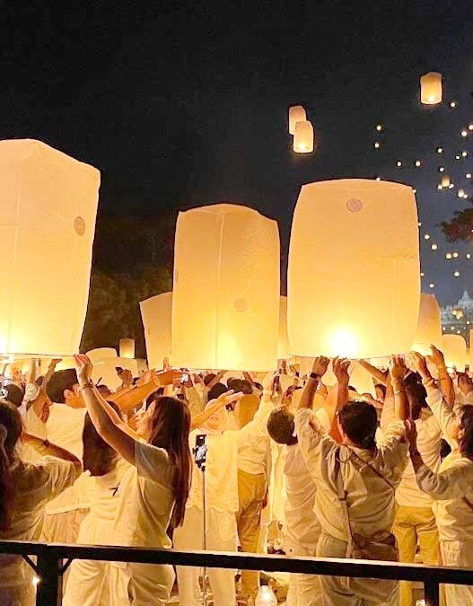 2.570 Lentera Terangi Langit Borobudur