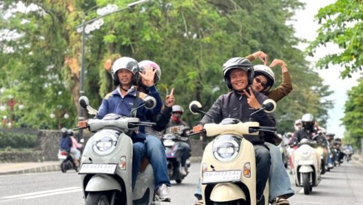30 Bikers Scoopy Tampil Retro dan Fashionable