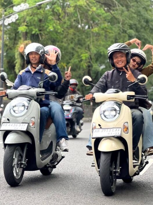 30 Bikers Scoopy Tampil Retro dan Fashionable