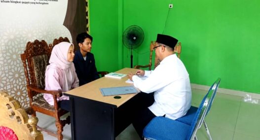 65 Pernikahan Dini dalam Empat Bulan