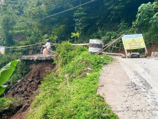 Akses Karangreja Karangjambu Terancam Putus