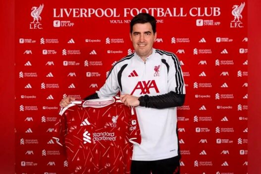 Andoni Iraola Resmi Latih Liverpool