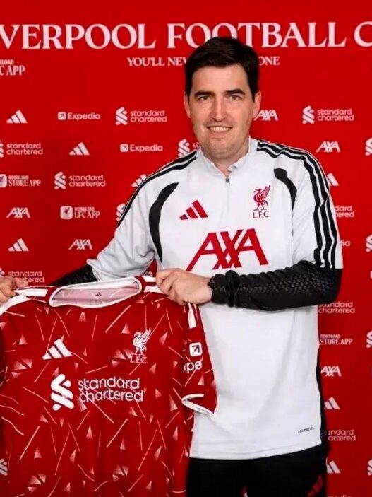 Andoni Iraola Resmi Latih Liverpool