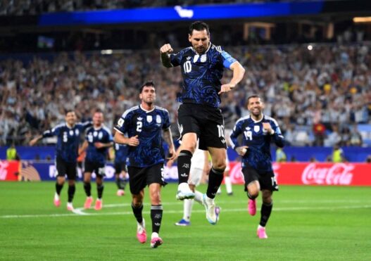 Argentina Sempurna di Grup J