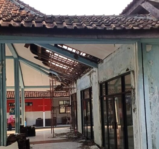 Aula Kelurahan Bantarsoka Diperbaiki