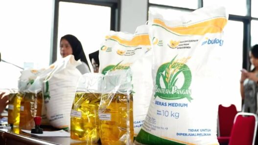 Bansos beras minyak goreng