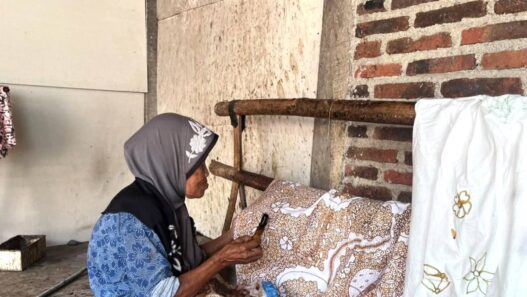 Batik Gumelem Siapkan Lima Ribu Selendang