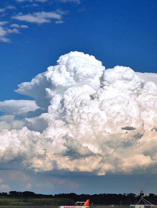 Datangnya Awan Cumolonimbus