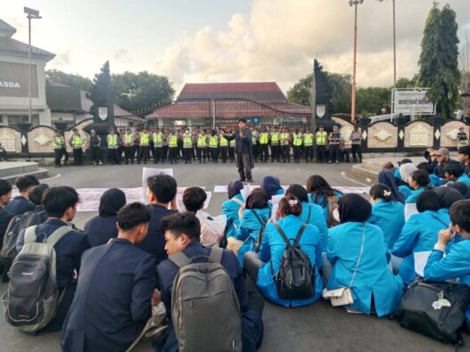 Desak Evaluasi MBG dan Sejumlah Kebijakan