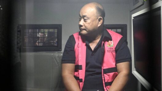 Dicopot, Langsung Pakai Rompi Tahanan