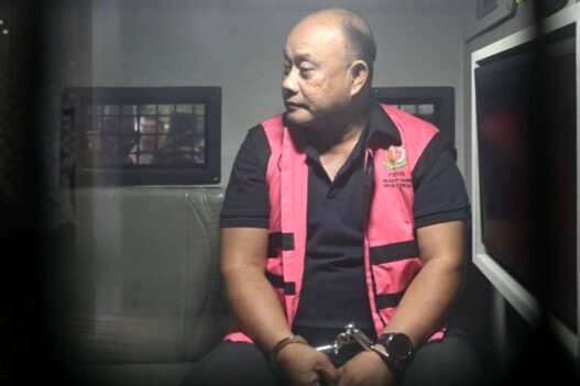 Dicopot, Langsung Pakai Rompi Tahanan