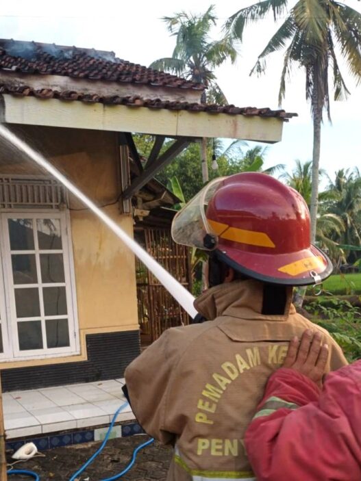 Diduga Korsleting, Rumah Lansia Terbakar