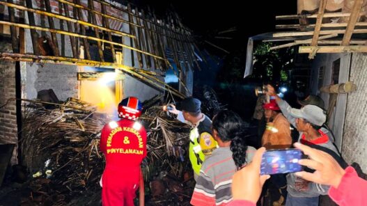 Diduga Korsleting, Rumah Ludes Terbakar