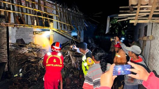 Diduga Korsleting, Rumah Ludes Terbakar