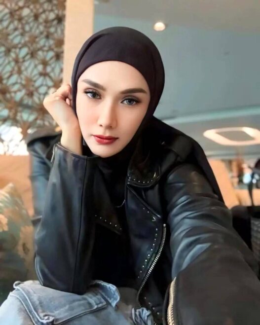 Dipuji Istri Taat Suami