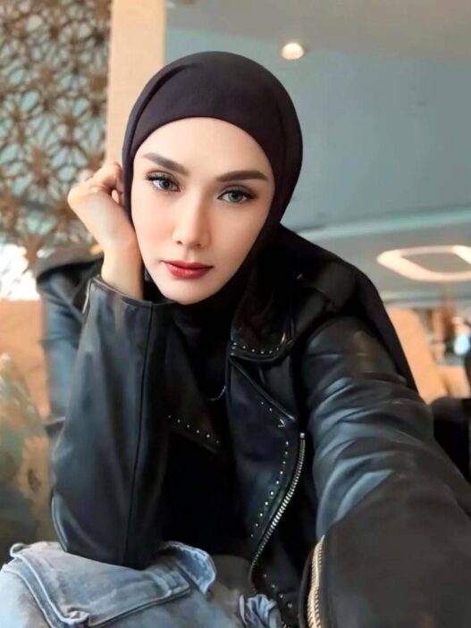 Dipuji Istri Taat Suami