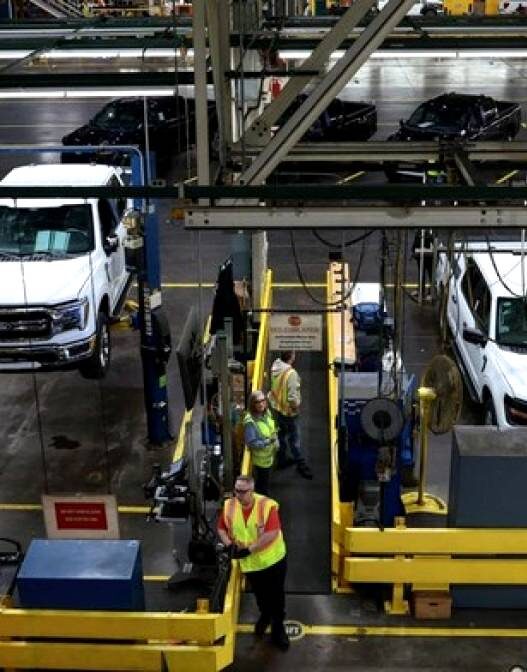 Dua Pabrik Otomotif Terancam PHK Massal