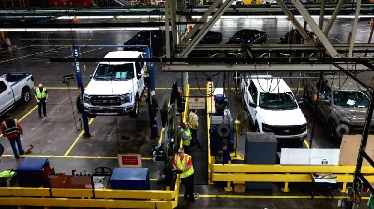 Dua Pabrik Otomotif Terancam PHK Massal
