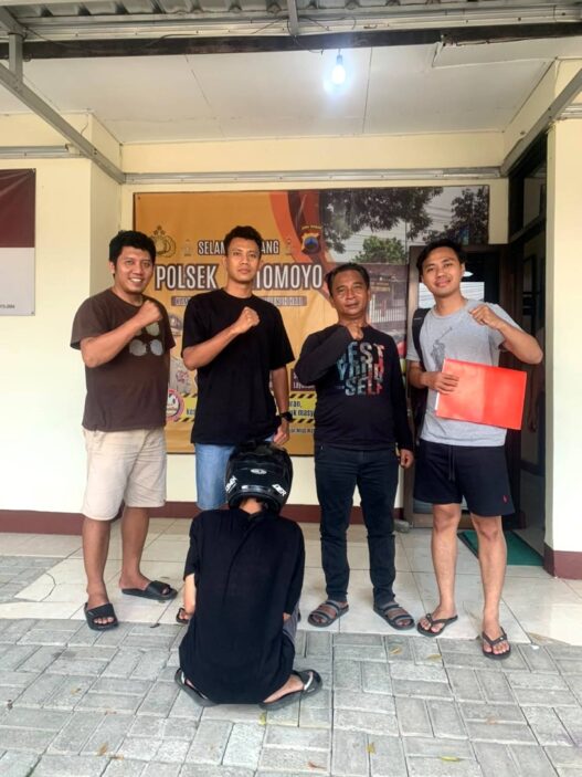 Dua Pemuda Gasak Delapan HP Remaja