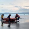 Dua Remaja Hilang Terseret Ombak