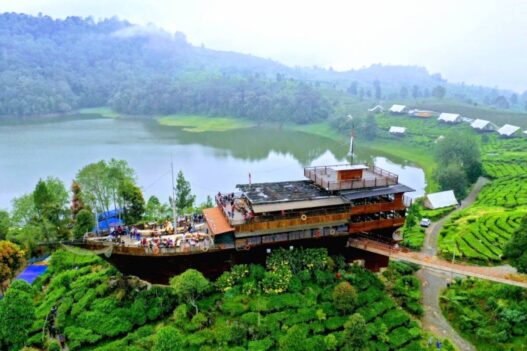 Glamping lakeside